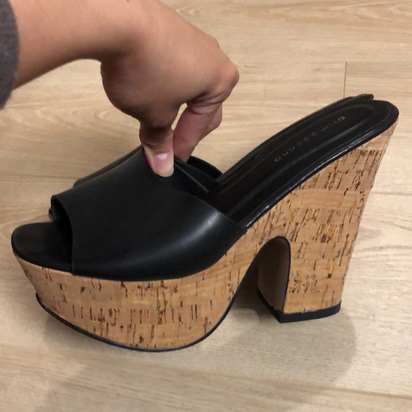 Primadonna Wedge - Picture 2 of 4